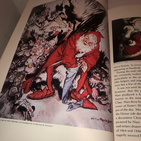 Green 'A Family Christmas' Book - Picture 7 of 12